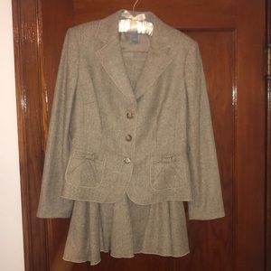 Ann Taylor 2 piece suit (skirt and jacket)